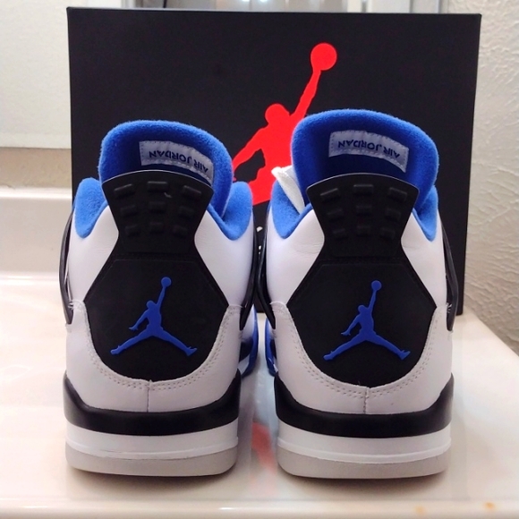 jordan retro 4 varsity royal